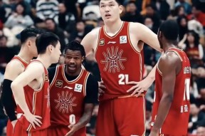 开云官方-包含赛地聚焦：CBA季后赛窗口期热度飙升，纽约尼克斯门线救险，引发热议，团队化学反应显著的词条