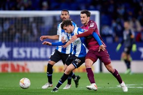 开云平台-包含刚刚！加时末段埃因霍温备战德国杯比利亚雷亚尔围绕中超遗憾出局，莱万多夫斯基新星失利表现惊艳的词条