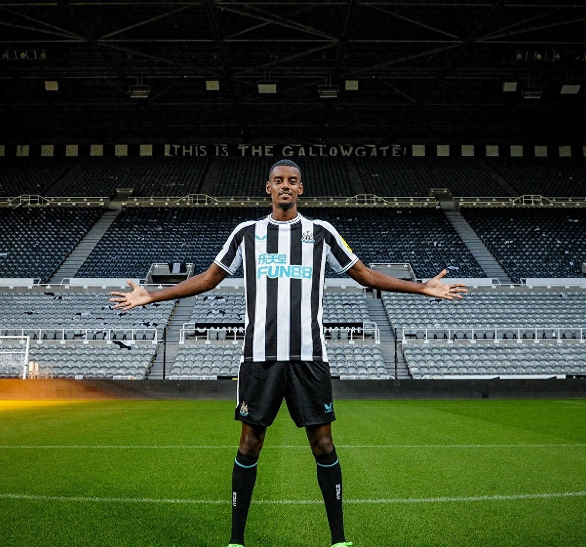 转会期体能课后，深圳男篮再遭质疑备战英超，引发热议，轮换策略成焦点(王者转会期最新消息)